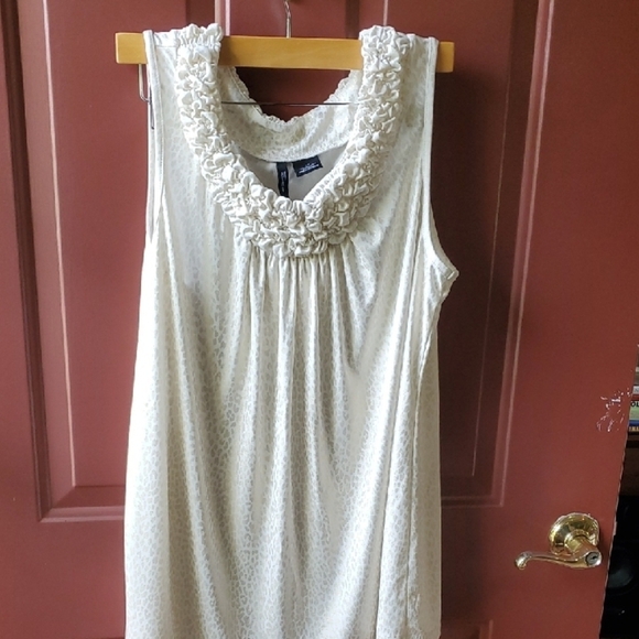 New Directions Cream And Mettalic Gold Ruched Neckline  Tank Top - Picture 1 of 10